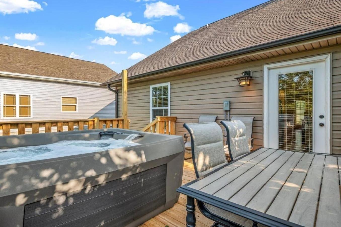 Creekside Cottage*Hot Tub*Entire Home-Pigeon Forge Luaran gambar