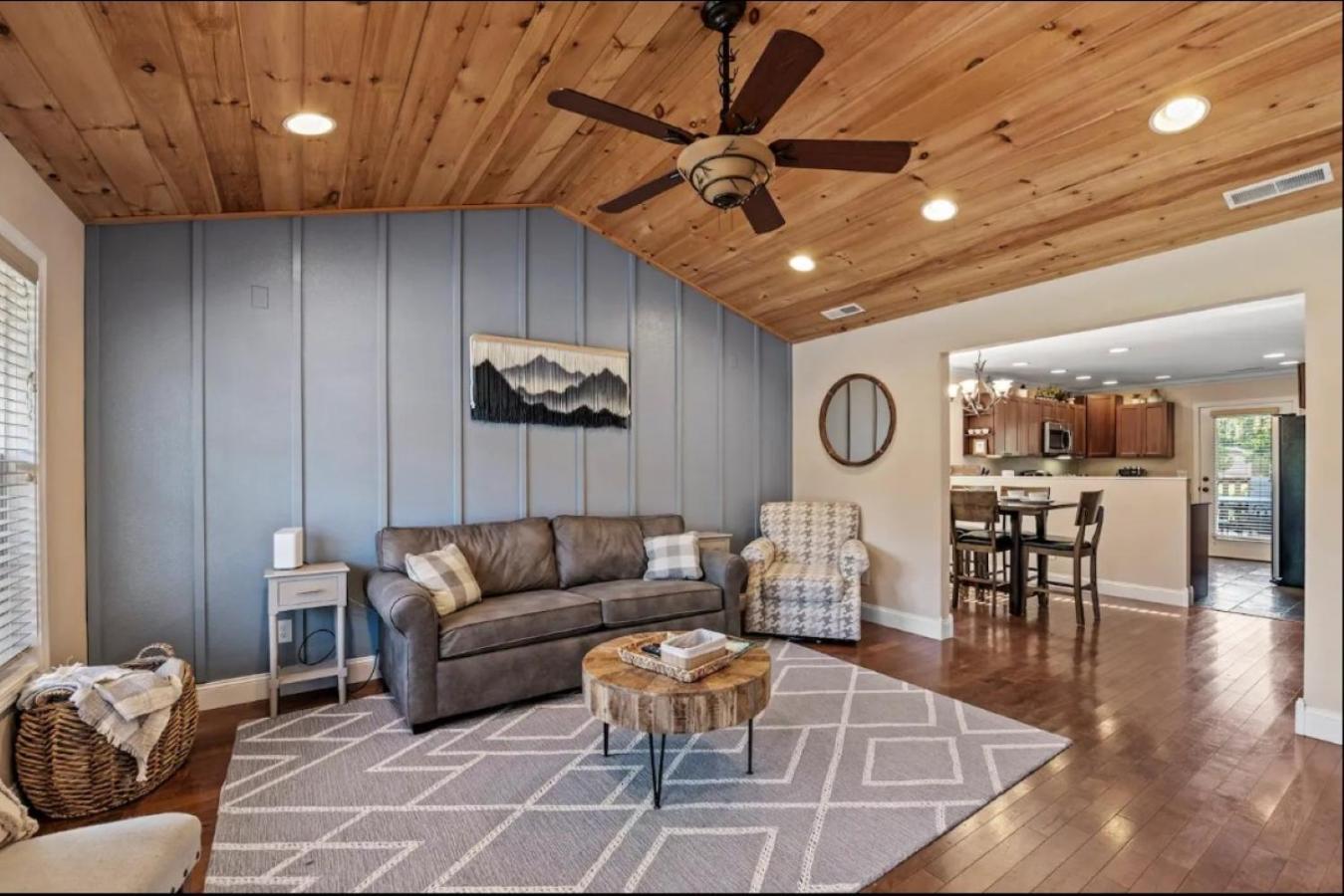 Creekside Cottage*Hot Tub*Entire Home-Pigeon Forge Luaran gambar